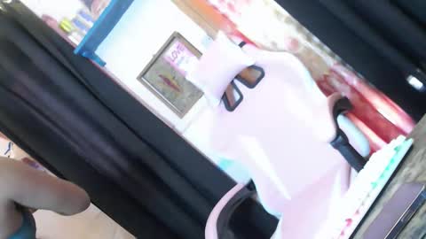 Snapshot of alena_sanggre69 chatting on 05-04-26, 05:14 Kimmygirl online show from 05-04-26, 05:14