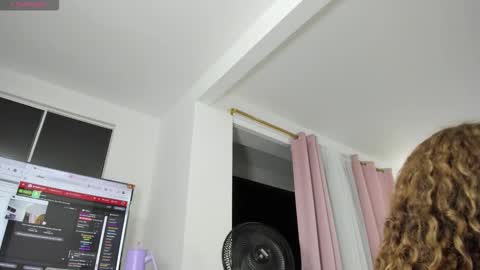 Snapshot of alesiacooper chatting on 03-27-26, 12:05 alesia online show from 03-27-26, 12:05