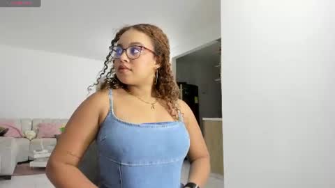 Snapshot of alesiacooper chatting on 06-21-26, 02:58 alesia online show from 06-21-26, 02:58