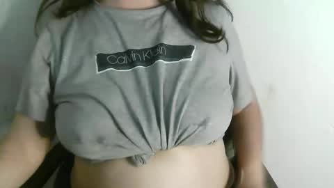 Snapshot of alesialux chatting on 04-21-26, 01:28 Alesia online show from 04-21-26, 01:28