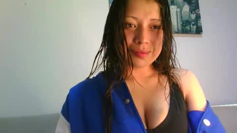 QUEEN OFF MILk  IM BACK  15 NOV online show from 11-06-25, 12:11