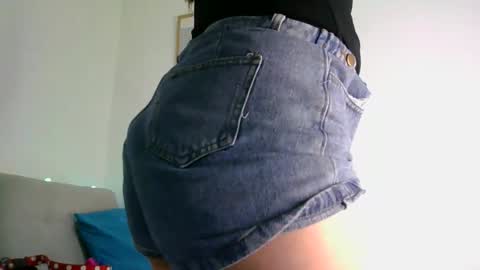 QUEEN OFF MILk  IM BACK  15 NOV online show from 05-21-26, 12:17
