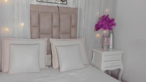 Snapshot of aleska_romanov chatting on 09-13-25, 11:43 ALESKA online show from 09-13-25, 11:43