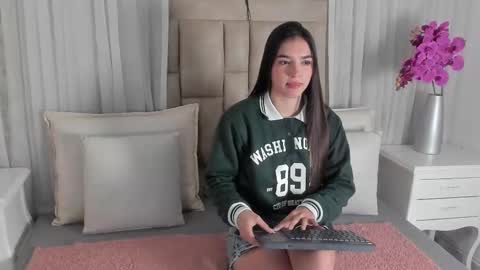 Snapshot of aleska_romanov chatting on 10-03-25, 11:29 ALESKA online show from 10-03-25, 11:29