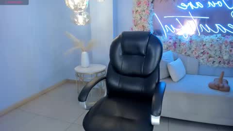 ALESSA ROMERO  online show from 12-15-25, 08:02