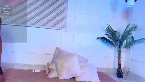 Snapshot of alessia_moon1 chatting on 11-08-25, 12:49 Alejandra online show from 11-08-25, 12:49