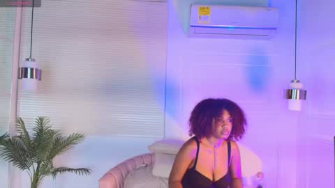 Snapshot of alessia_moon1 chatting on 11-21-25, 02:49 Alejandra online show from 11-21-25, 02:49