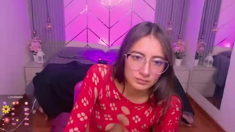 Snapshot of alessia_moore chatting on 07-10-26, 04:31 Alessia online show from 07-10-26, 04:31