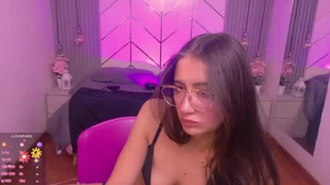 Snapshot of alessia_moore chatting on 07-30-26, 04:50 Alessia online show from 07-30-26, 04:50