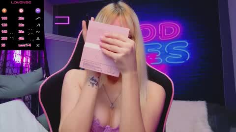 alessiacroft online show from 11-12-25, 03:18