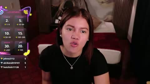 Snapshot of alessiamonroe_ chatting on 06-11-26, 08:29 alessiamonroe_ online show from 06-11-26, 08:29