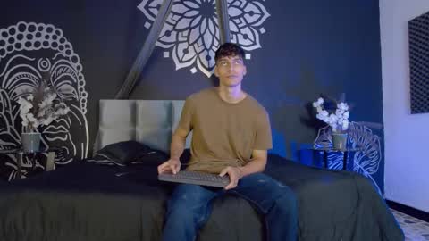 Snapshot of alessiovitale chatting on 11-05-25, 12:38 Alessio online show from 11-05-25, 12:38