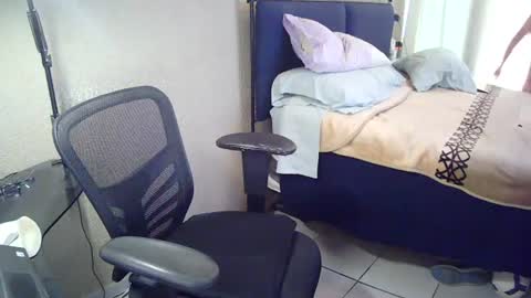 aleveg__101 online show from 06-20-26, 06:11