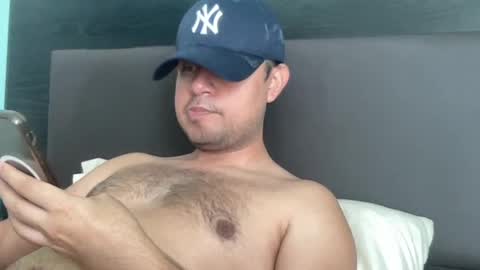 Snapshot of alex140601 chatting on 06-20-26, 06:00 Alex online show from 06-20-26, 06:00