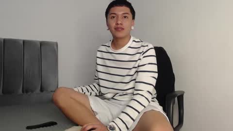 Snapshot of alex__lover chatting on 12-27-24, 01:22 Owen online show from 12-27-24, 01:22