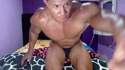 Snapshot of alex_bigcumvez chatting on 05-25-26, 11:33 perseuz online show from 05-25-26, 11:33
