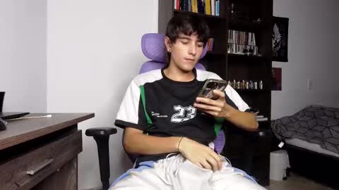 Snapshot of alex_connorr chatting on 11-02-25, 10:56 alex_connorr online show from 11-02-25, 10:56