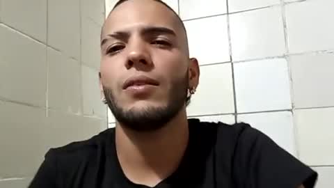 Snapshot of alex_love66 chatting on 07-11-26, 05:10 alex_love66 online show from 07-11-26, 05:10
