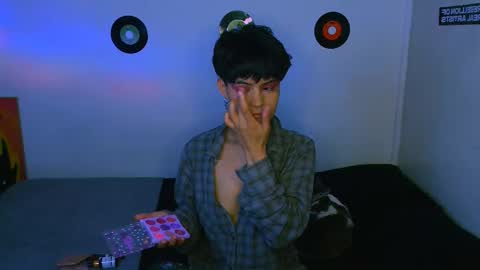 Snapshot of alex_one888 chatting on 11-25-25, 02:33 Alex online show from 11-25-25, 02:33