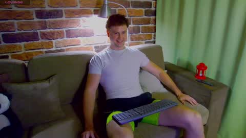 Snapshot of alex_onelove chatting on 07-14-26, 02:01 Alex online show from 07-14-26, 02:01