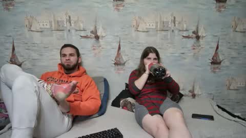 Alex and Sarah online show from 10-15-25, 06:19