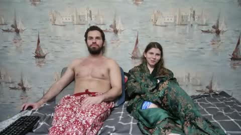 Alex and Sarah online show from 11-25-25, 12:10