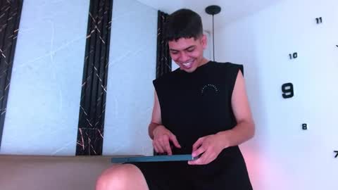 Snapshot of alex_vanz chatting on 12-16-25, 11:26 Alex Vanz online show from 12-16-25, 11:26