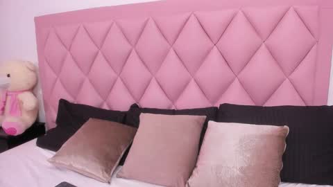 Snapshot of alexa_star1 chatting on 01-17-25, 04:57 Alexa online show from 01-17-25, 04:57