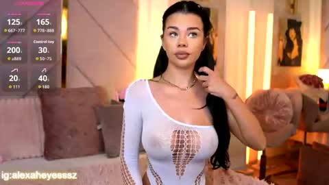 Snapshot of alexaheyess chatting on 06-18-26, 05:19 Alexa online show from 06-18-26, 05:19