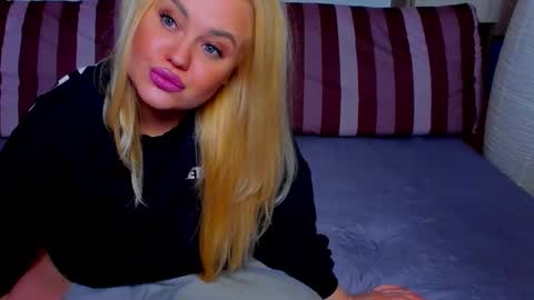 Snapshot of alexalavibes chatting on 04-19-26, 04:56 AlexaLaVibes online show from 04-19-26, 04:56