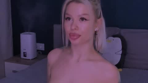 Snapshot of alexamason chatting on 01-27-25, 04:30 Alexa Mason online show from 01-27-25, 04:30