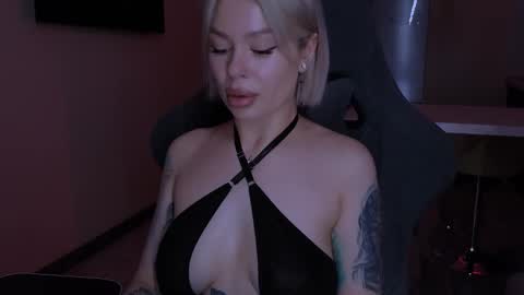 Snapshot of alexamason chatting on 10-09-25, 02:42 Alexa Mason online show from 10-09-25, 02:42