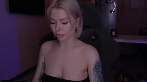 Snapshot of alexamason chatting on 11-23-25, 02:11 Alexa Mason online show from 11-23-25, 02:11