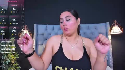 Snapshot of alexamora__ chatting on 09-13-25, 11:32 C A M I L A  online show from 09-13-25, 11:32