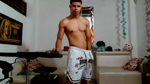 Snapshot of alexander_cr chatting on 07-23-26, 01:58 Alexander online show from 07-23-26, 01:58