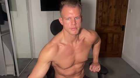 Snapshot of alexandersteelmuscle chatting on 10-24-25, 06:59 Alexander Steel online show from 10-24-25, 06:59