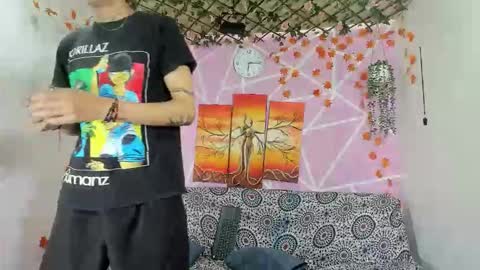 chicos hot online show from 12-15-25, 04:33