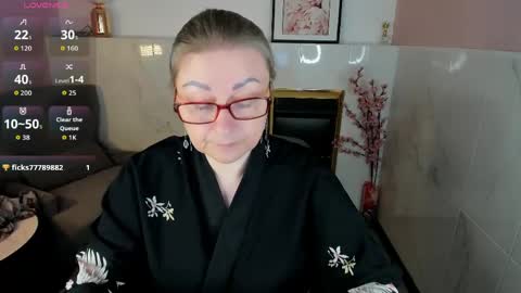 Alexandra online show from 04-17-26, 01:58