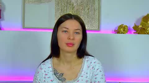 Snapshot of alexandrabloom chatting on 12-18-25, 06:25 AlexandraBloom online show from 12-18-25, 06:25