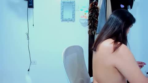 Snapshot of alexarobins chatting on 11-18-25, 05:56 Alexa online show from 11-18-25, 05:56