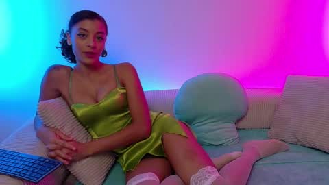 Snapshot of alexawildxo chatting on 10-31-25, 05:36 Alexa online show from 10-31-25, 05:36