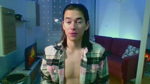 Snapshot of alexdavey chatting on 12-18-24, 05:42 online show from 12-18-24, 05:42