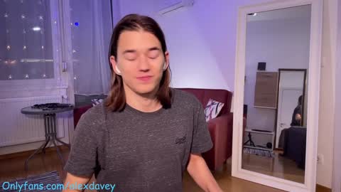 Snapshot of alexdavey chatting on 12-26-24, 06:01 online show from 12-26-24, 06:01