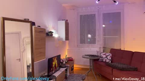 Snapshot of alexdavey chatting on 01-07-25, 09:35 online show from 01-07-25, 09:35