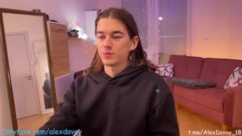 Snapshot of alexdavey chatting on 01-08-25, 07:13 online show from 01-08-25, 07:13