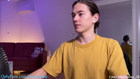 Snapshot of alexdavey chatting on 01-25-25, 08:53 online show from 01-25-25, 08:53