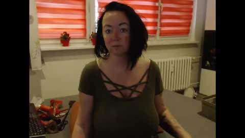 Snapshot of alexie33 chatting on 05-01-26, 07:02 alexie33 online show from 05-01-26, 07:02