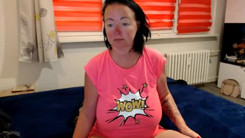Snapshot of alexie33 chatting on 06-15-26, 06:37 alexie33 online show from 06-15-26, 06:37