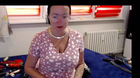 Snapshot of alexie33 chatting on 07-19-26, 11:25 alexie33 online show from 07-19-26, 11:25
