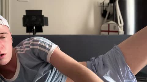 Snapshot of alexwos chatting on 10-25-25, 06:54 Alex online show from 10-25-25, 06:54